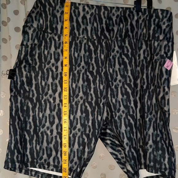 Active Blk Chetah Short 3XL - Picture 2 of 8